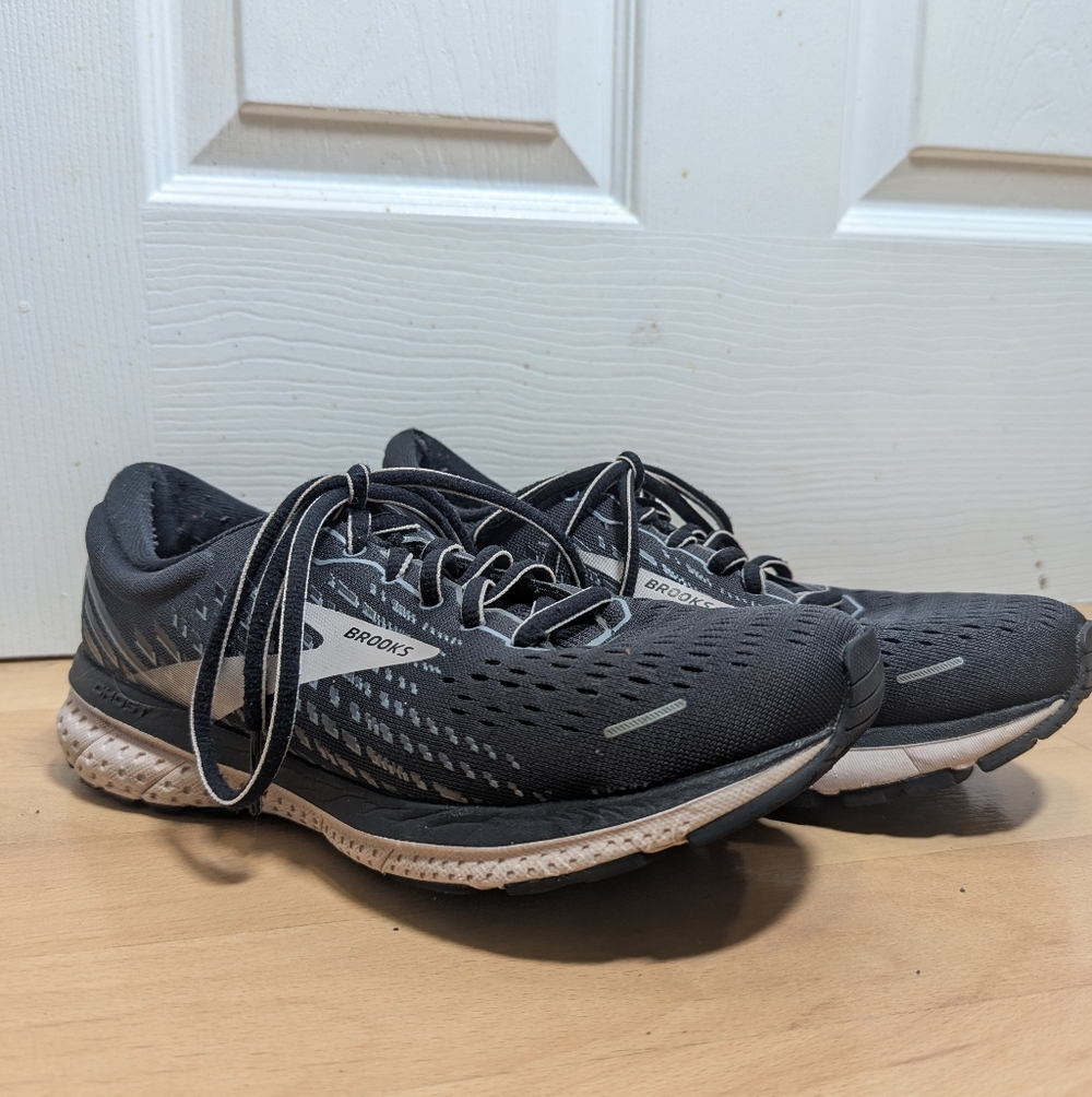 Brooks Ghost 13 Women's Black and Gray Athletic Shoes Size 8